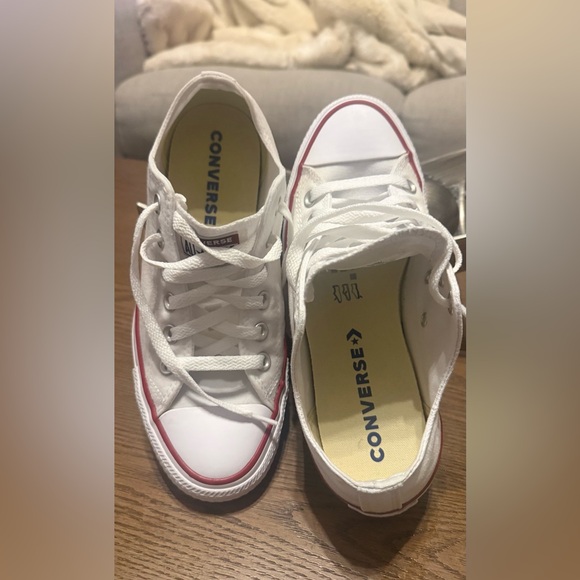 Converse Shoes - Converse White and Red Low-Top Sneakers - W8 | M6